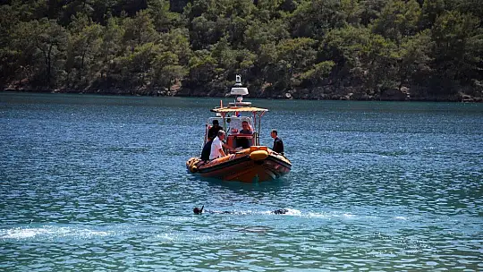 Dalgıç Başkandan deniz dibi temizliği