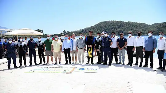 Dalgıç Başkandan deniz dibi temizliği