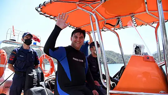 Dalgıç Başkandan deniz dibi temizliği