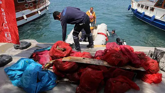 Deniz dibi temizliği Bitez'de devam etti