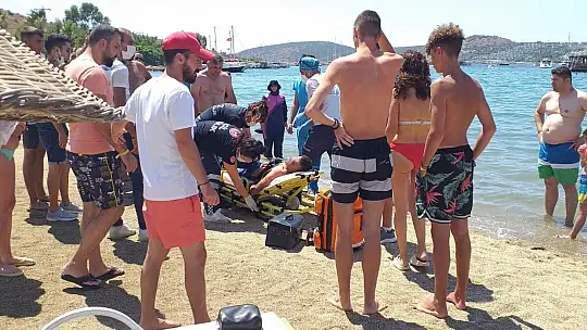 Denizde çırpınan genç, boğulmak üzereyken kurtarıldı