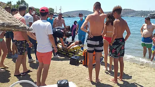 Denizde çırpınan genç, boğulmak üzereyken kurtarıldı