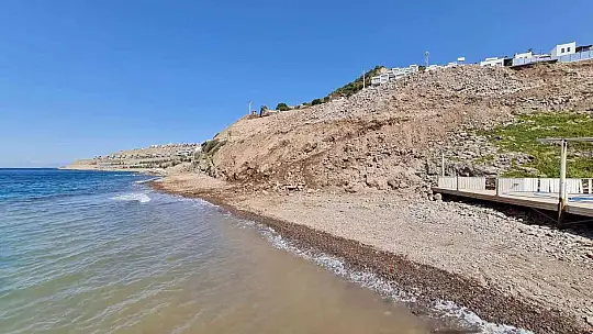 Denize döktükleri hafriyatı kaldırıyorlar