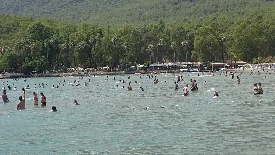 Denizi görünce virüsü unuttular