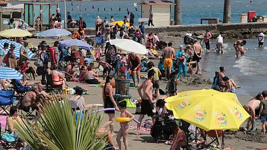 Denizi görünce virüsü unuttular