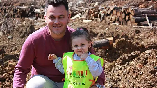 Denizli'den gelen minikler Marmaris'te 500 fidanı toprakla buluşturdu