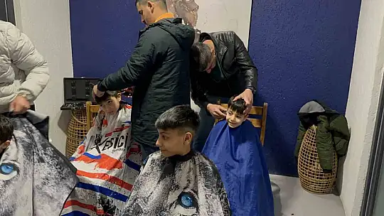 DEPREMZEDE ÇOCUKLARI TIRAŞ ETTİLER