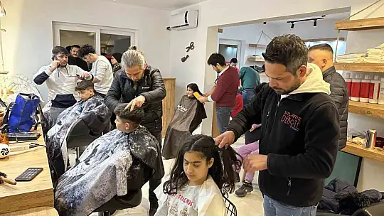 DEPREMZEDE ÇOCUKLARI TIRAŞ ETTİLER