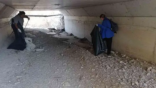 Dere yataklarından 485 torba çöp toplandı