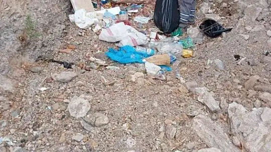 Dere yataklarından 485 torba çöp toplandı