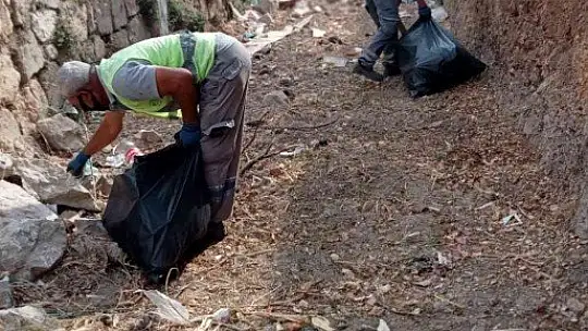 Dere yataklarından 485 torba çöp toplandı