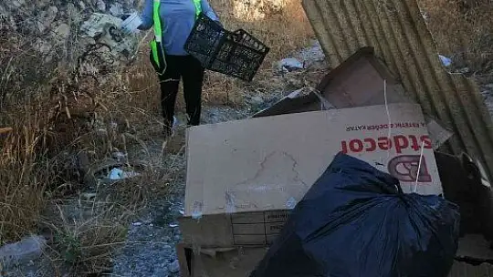 Dere yataklarından 485 torba çöp toplandı