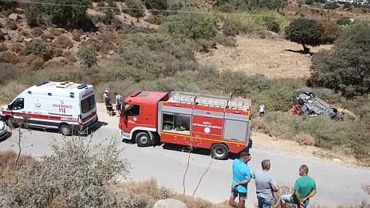 Dereye devrilen otomobildeki kadın yaşamını yitirdi