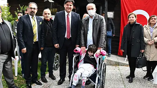 Engelli Çocukları Sevindirdiler