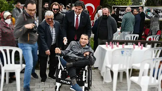 Engelli Çocukları Sevindirdiler