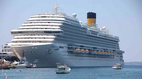 Dev gemi bin 411 yolcusuyla Bodrum'a geldi