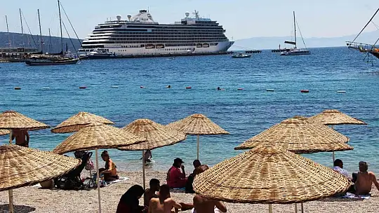 Dev gemiden 265 turist inince esnaf şok oldu