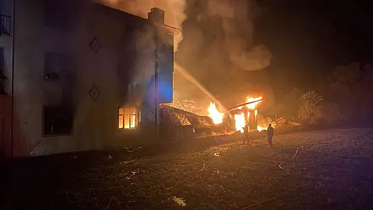 SEYDİKEMER'DE MOBİLYA ATÖLYESİ ALEVLERE TESLİM OLDU