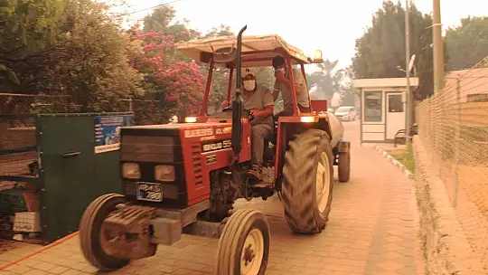 Dizi çekimlerinin yapıldığı turistik Çökertme Mahallesi alevlere teslim oldu