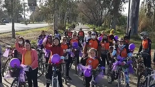 Doğa dostu bisikletçiler yanan ormanlar için pedal çevirip fidan dikecek