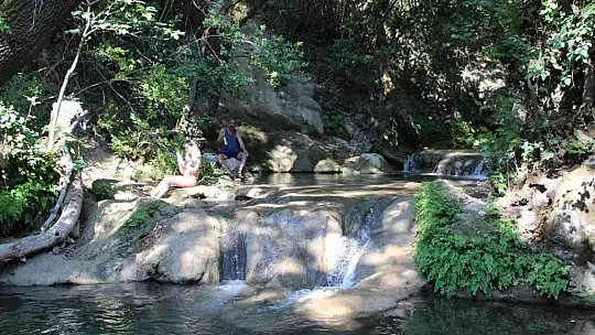 Doğanın gizli hazinesi Turgut Şelalesi ziyaretçi akınına uğruyor