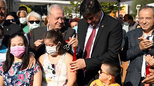 Sen de Gel Down Kafe hizmete açıldı