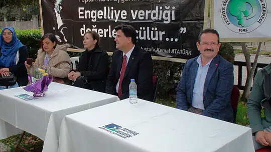 Engelli Çocukları Sevindirdiler