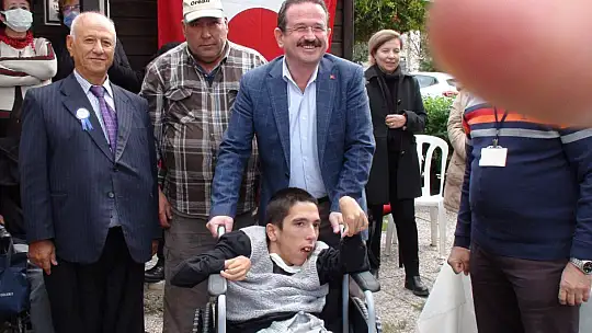 Engelli Çocukları Sevindirdiler