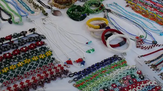 EL EMEĞİ ÜRÜNLER SAHİPLERİNİ BEKLİYOR