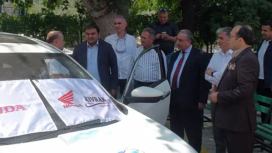 Japon Firmasından Öğrencilere Son Model Araba