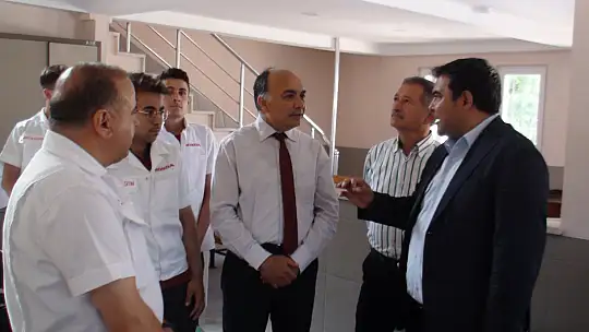 Japon Firmasından Öğrencilere Son Model Araba