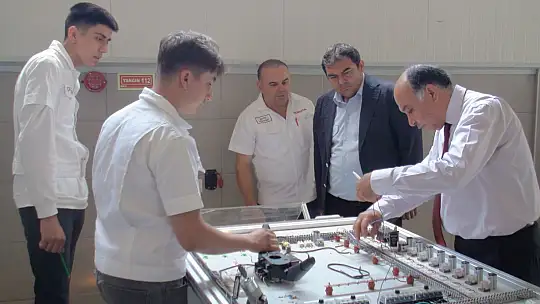 Japon Firmasından Öğrencilere Son Model Araba