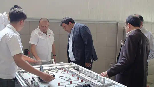 Japon Firmasından Öğrencilere Son Model Araba