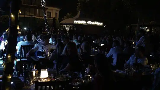 Ebru Yaşar Sevenleri ile Barbunn'da Buluştu