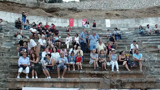 DÜNDAR, '7-8 YILDIR ANTİK TİYATRO KULLANILAMIYORDU'