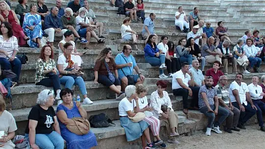 DÜNDAR, '7-8 YILDIR ANTİK TİYATRO KULLANILAMIYORDU'