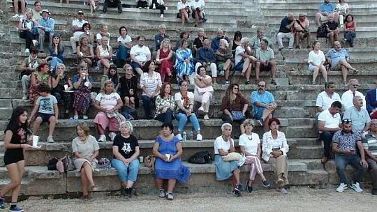 DÜNDAR, '7-8 YILDIR ANTİK TİYATRO KULLANILAMIYORDU'