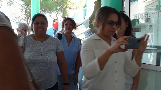 İLK KİŞİSEL SERGİSİNİ AÇTI