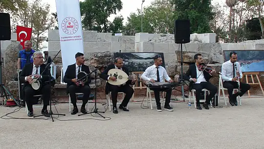 ÇOK SESLİ MÜZİK KORUSU BÜYÜK ALKIŞ TOPLADI