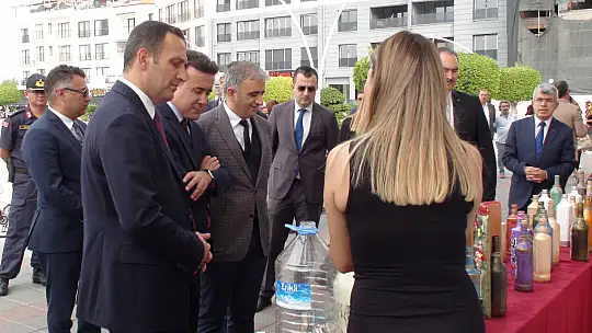 'GERİ DÖNÜŞÜM GERİ DEĞİL, İLERİ DÖNÜŞÜMDÜR' SERGİSİ AÇILDI