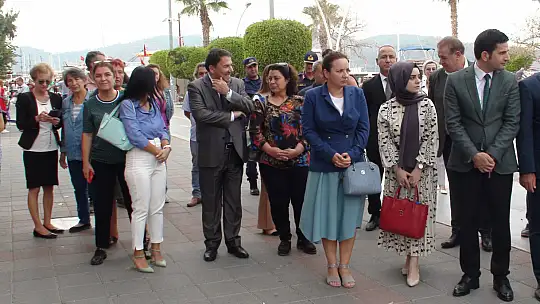 'GERİ DÖNÜŞÜM GERİ DEĞİL, İLERİ DÖNÜŞÜMDÜR' SERGİSİ AÇILDI