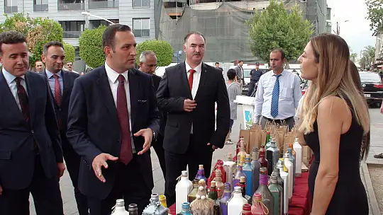 'GERİ DÖNÜŞÜM GERİ DEĞİL, İLERİ DÖNÜŞÜMDÜR' SERGİSİ AÇILDI