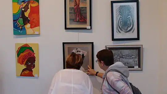 ÇAĞDAŞ AMATÖR RESSAMLAR SERGİSİ AÇILDI