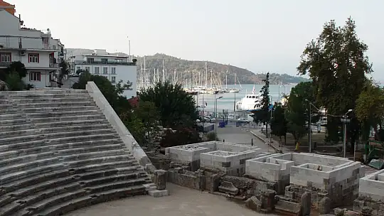 DÜNDAR, '7-8 YILDIR ANTİK TİYATRO KULLANILAMIYORDU'