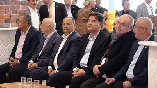 İYİ PARTİDE BAYRAK DEĞİŞİMİ