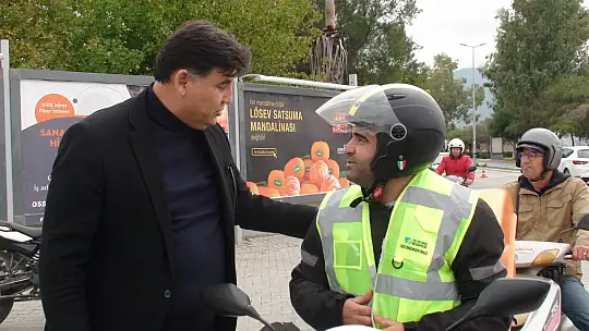 MOTOSİKLET SÜRÜCÜLERİNE REFLEKTİF YELEK DAĞITILDI