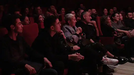 UMUT OĞUZ'UN KAHKAHA 'MIKNATIS'I BÜYÜK ALKIŞ TOPLADI