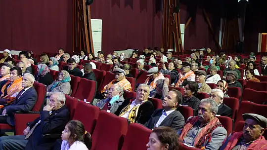 YÖRÜKLER DOYASIYA EĞLENDİ