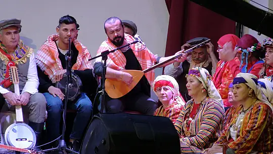 YÖRÜKLER DOYASIYA EĞLENDİ