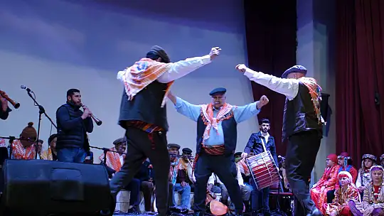 YÖRÜKLER DOYASIYA EĞLENDİ